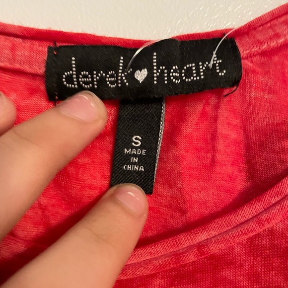 Women’s small red Derek hearts top - Picture 2 of 6